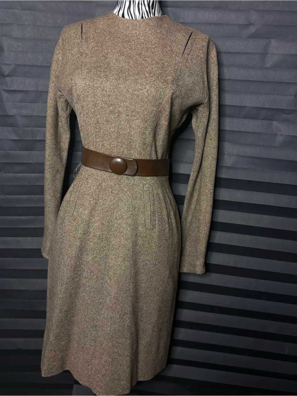 Vintage Classic Brown Long-Sleeve Belted Women's Dress 50’s 💃🏽